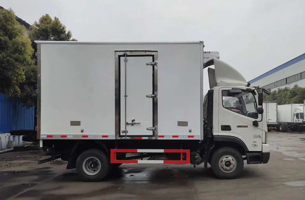 瑞沃ES3蓝牌重载23立方冷藏车