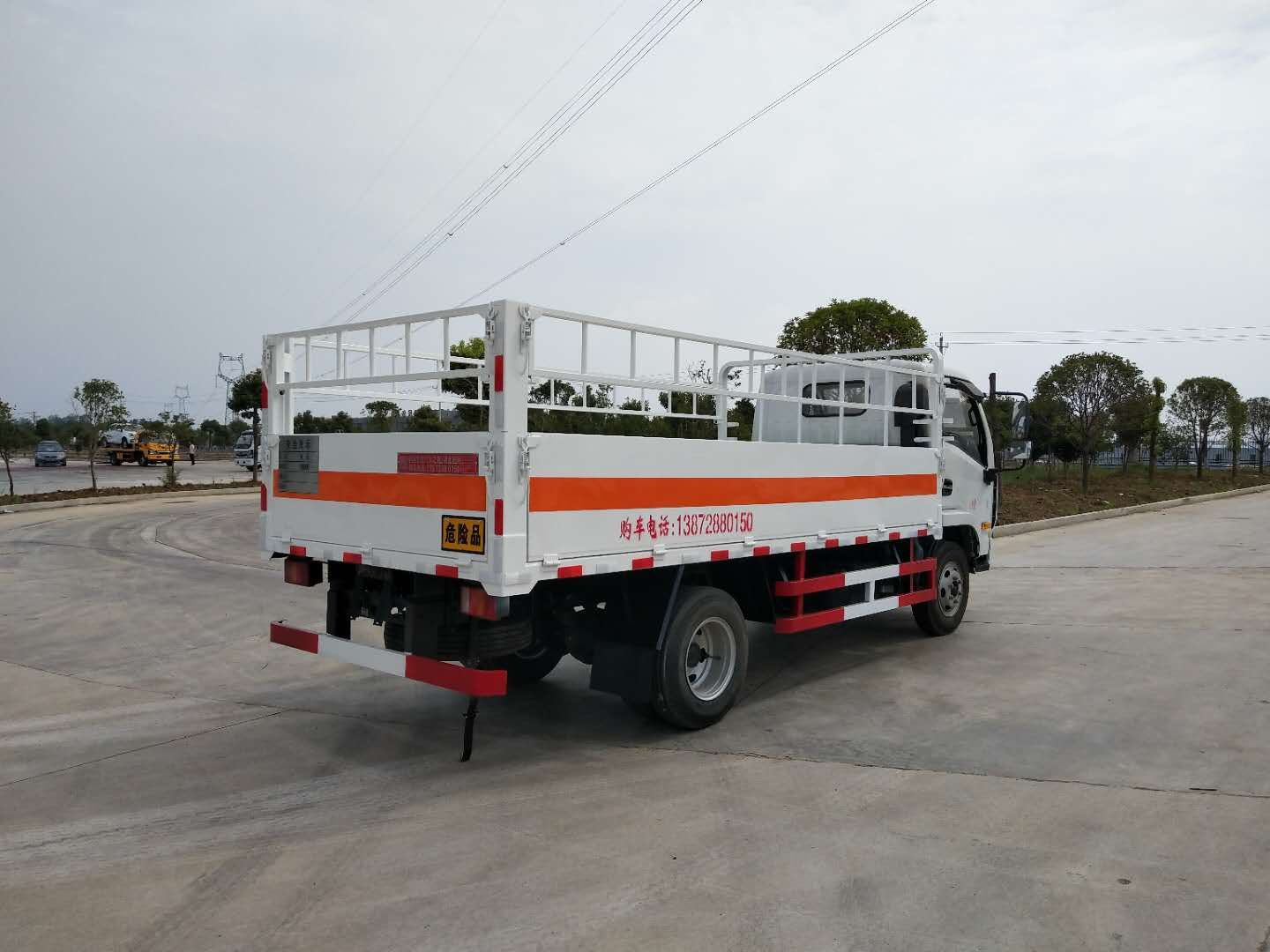 依维柯跃进4.2米蓝牌气瓶运输车