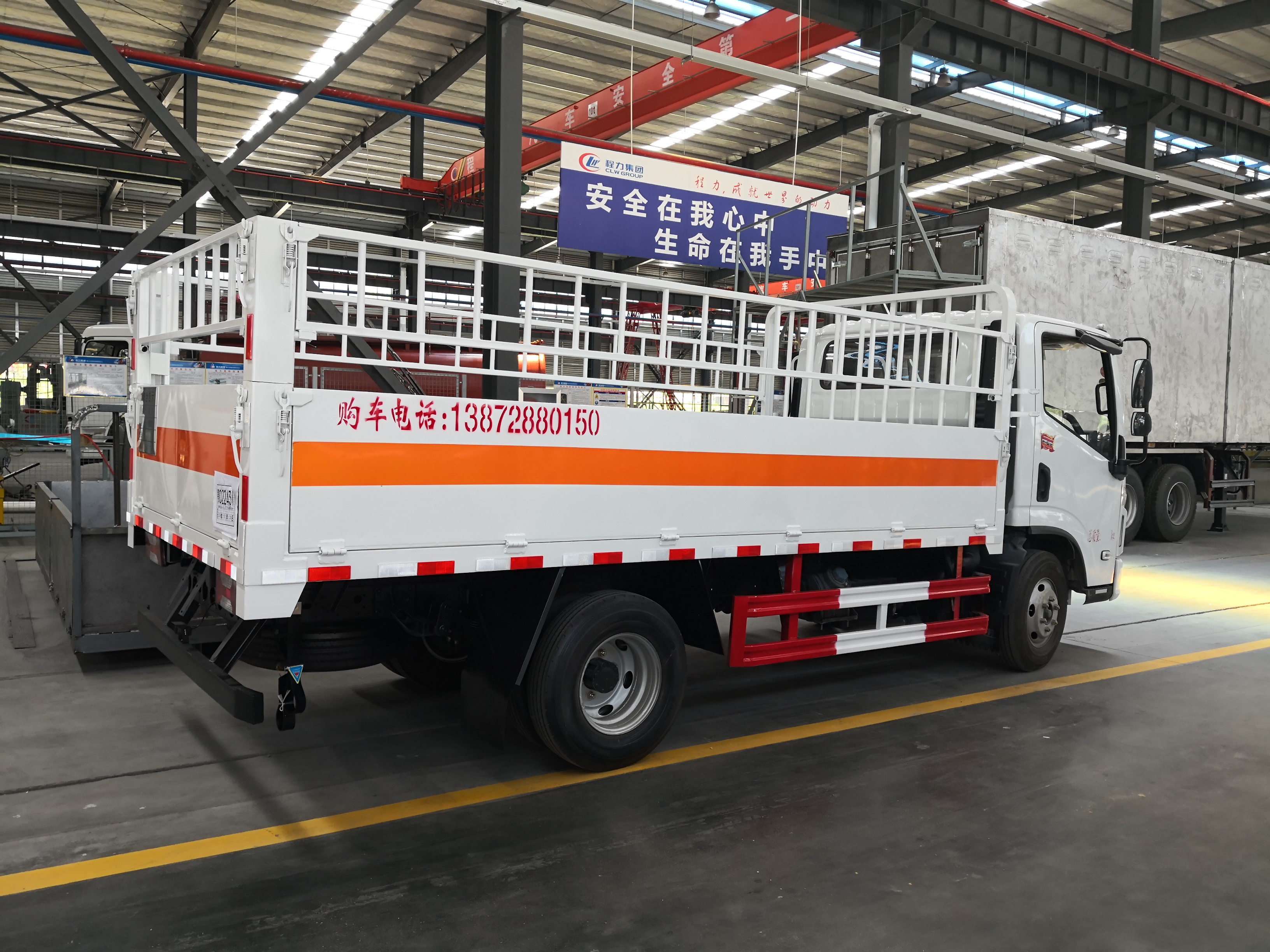 依维柯超越4.2米黄牌4.3吨气瓶运输车