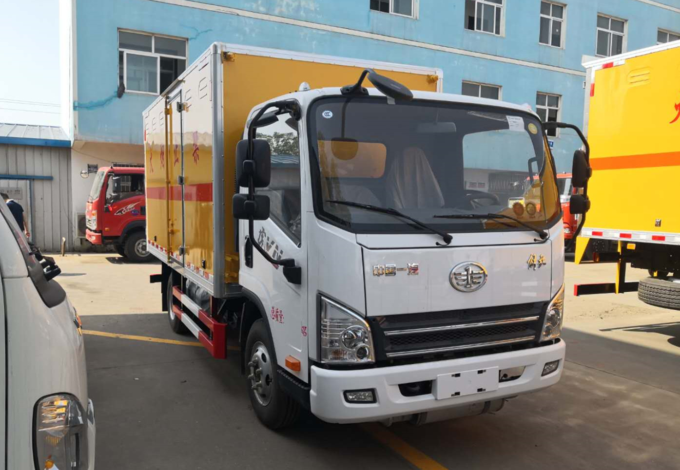 解放蓝牌4.1米货厢民爆器材运输车