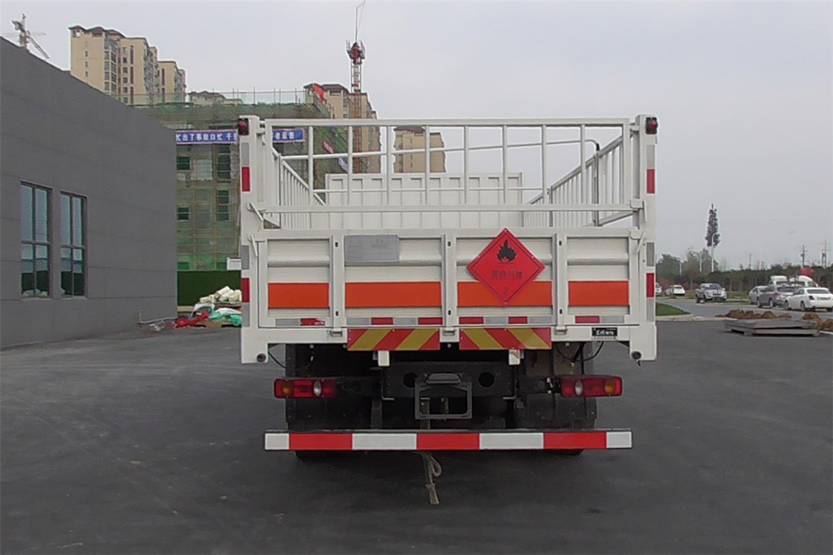 东风天锦国六6.8米气瓶运输车