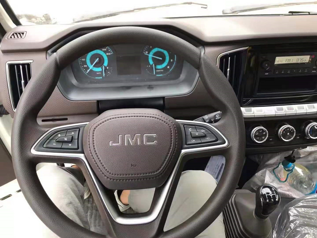 江铃4.15米货厢爆破器材运输车