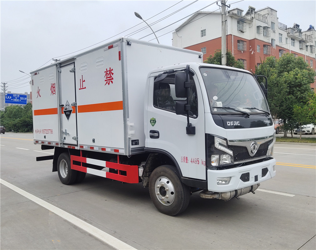 东风D6国六腐蚀性厢式运输车