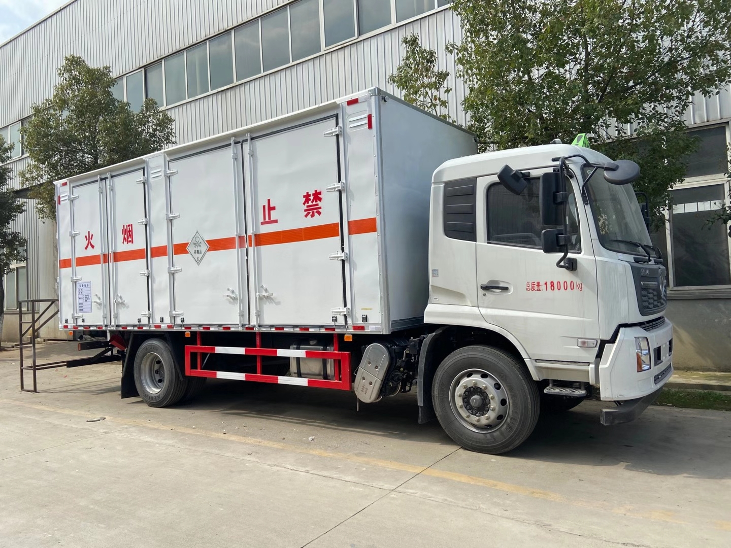 东风天锦毒性气体运输车车