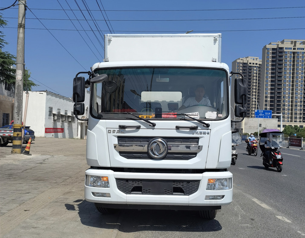 东风多利卡D9九类杂项危险品厢式车