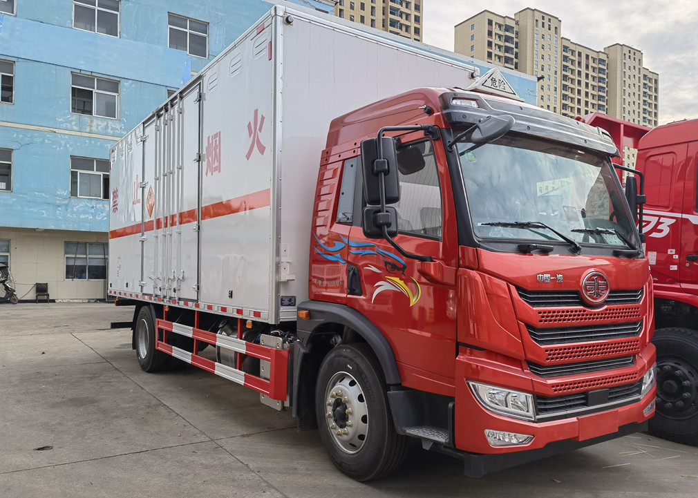 解放6.8米10吨爆破器材运输车 解放民爆车