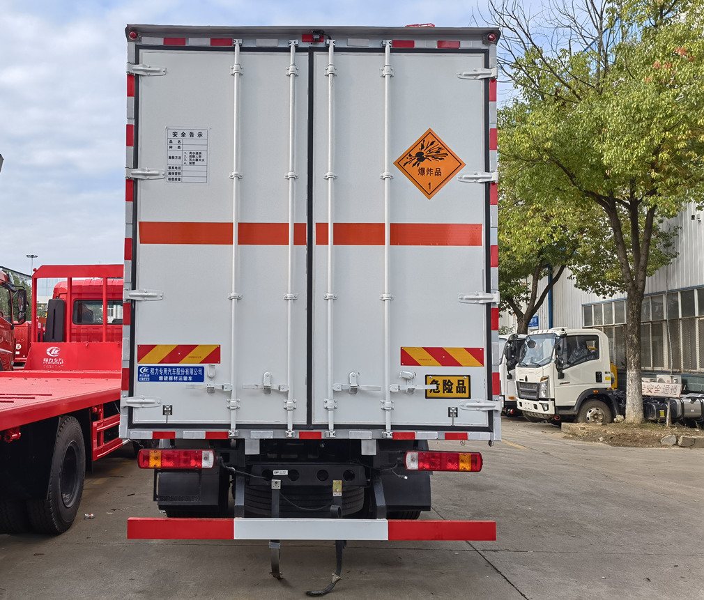 解放6.8米10吨爆破器材运输车 解放民爆车