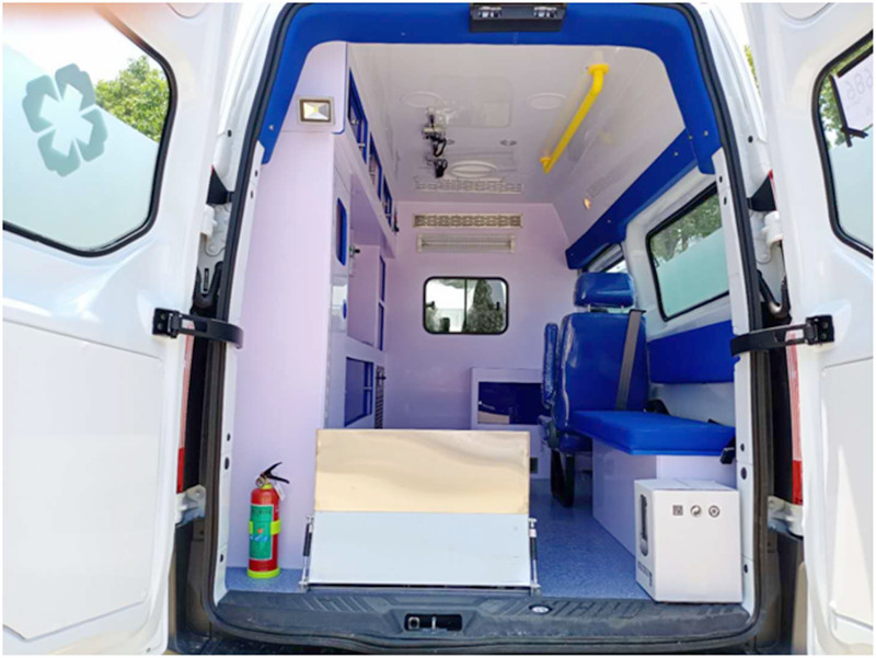 福特全顺V362汽油版中轴中顶救护车