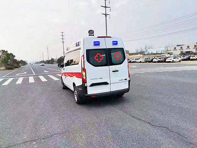 福特全顺V362中轴柴油版负压救护车