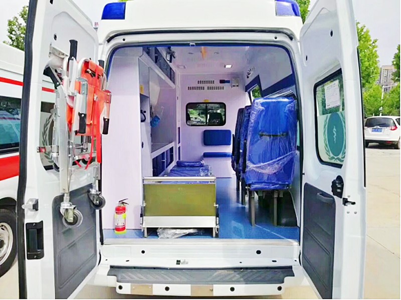 福特新时代V348短轴中顶救护车