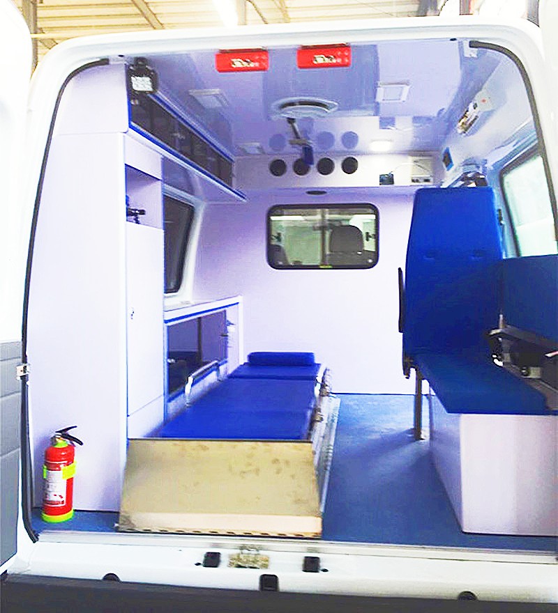 江铃特顺长轴中顶柴油版救护车