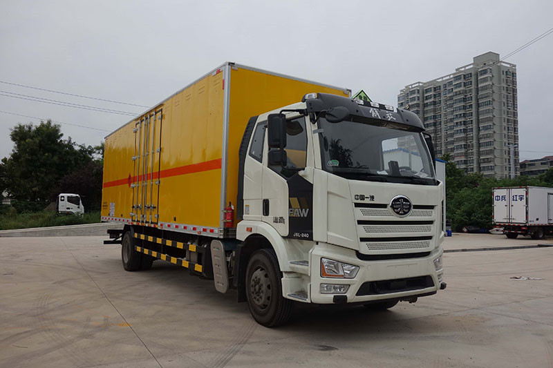 解放8米6爆破器材运输车