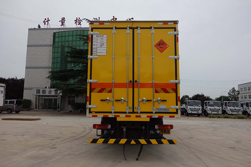 解放8米6爆破器材运输车