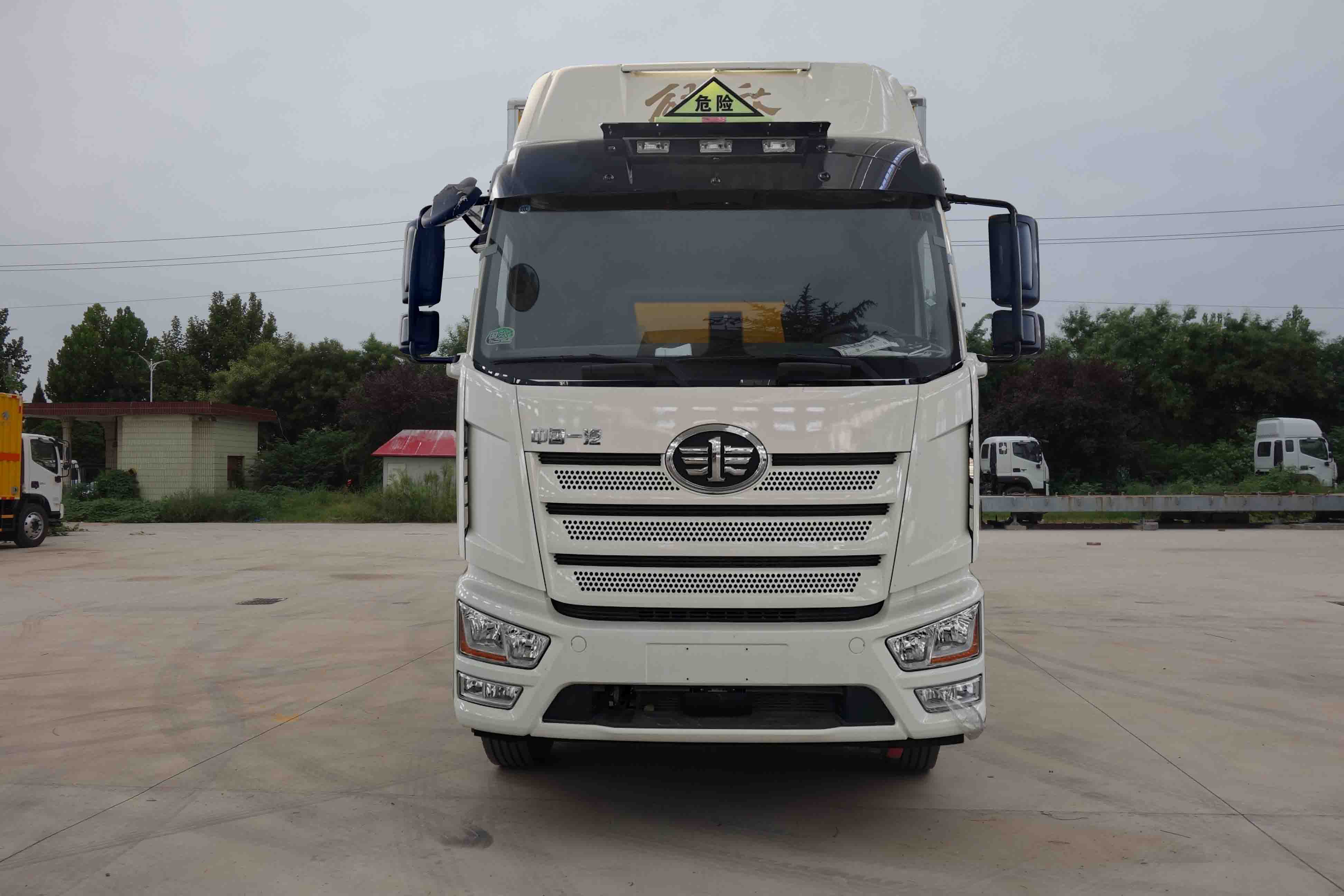 解放8米6爆破器材运输车