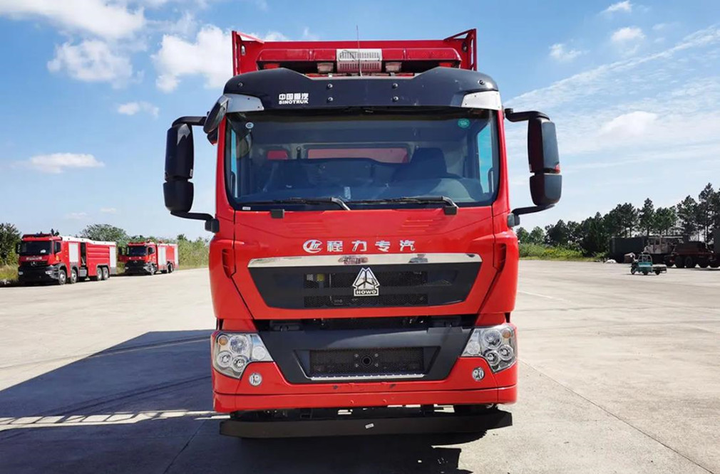 重汽6×4重型器材消防车