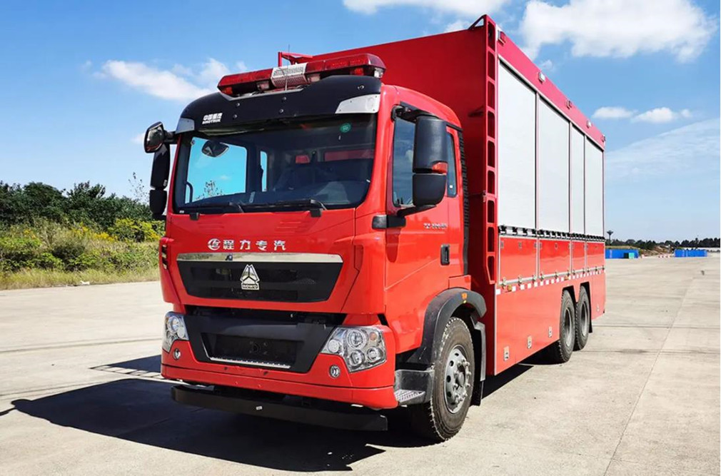 重汽6×4重型器材消防车