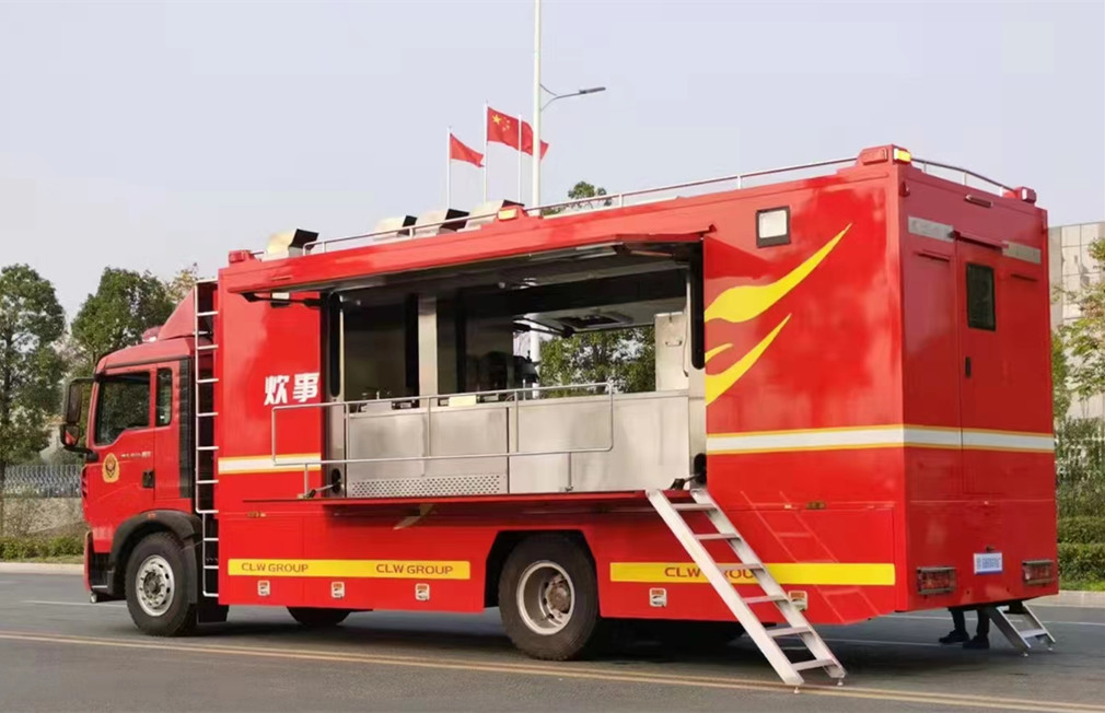 重汽4×2自行式野外炊事车