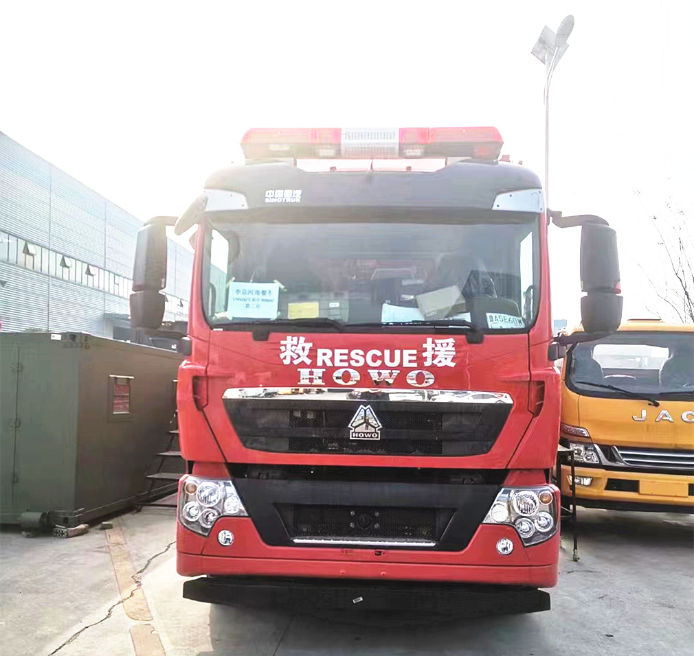 重汽4×2自行式野外炊事车