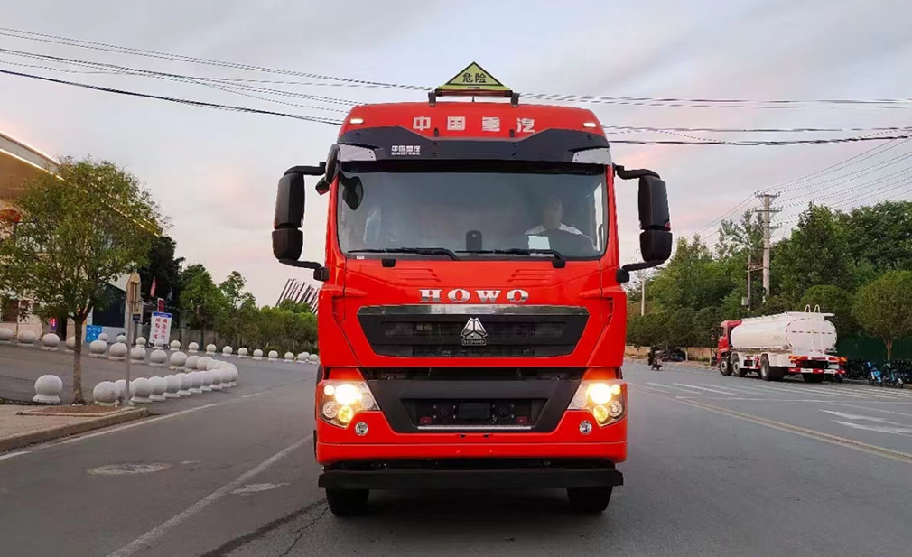 重汽前四后八气瓶运输车