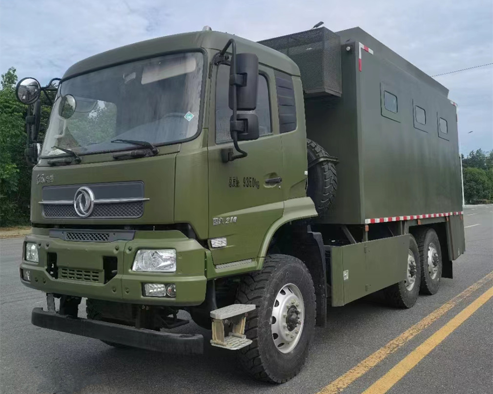 东风6×6越野六驱炊事车