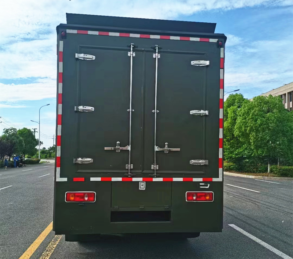 东风6×6越野六驱炊事车