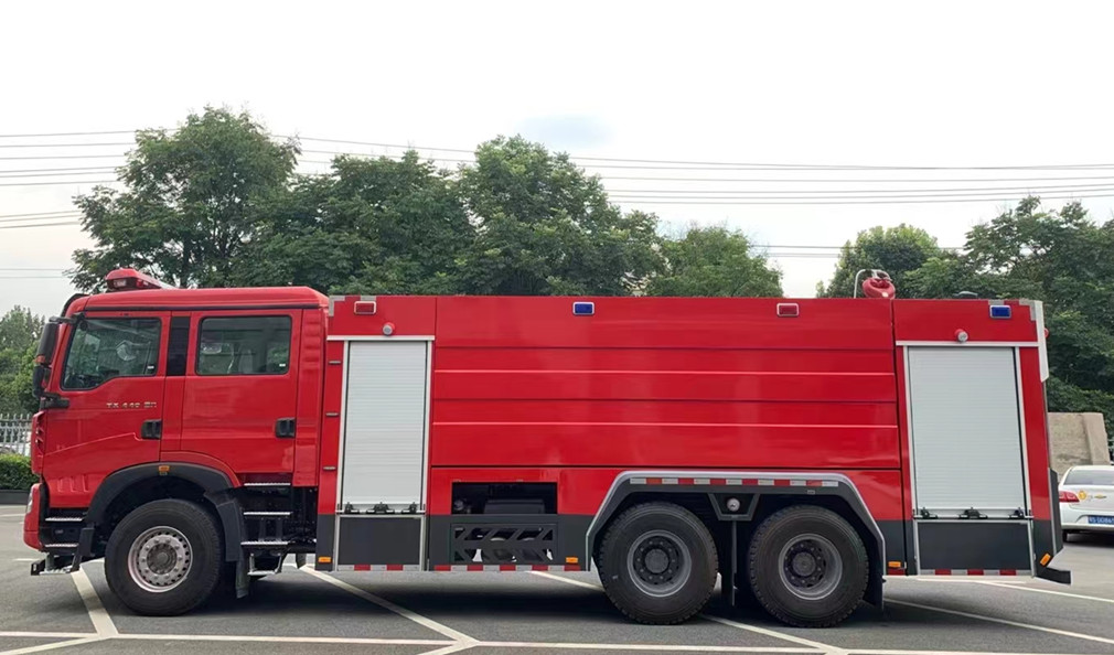 重汽16吨水罐/泡沫消防车