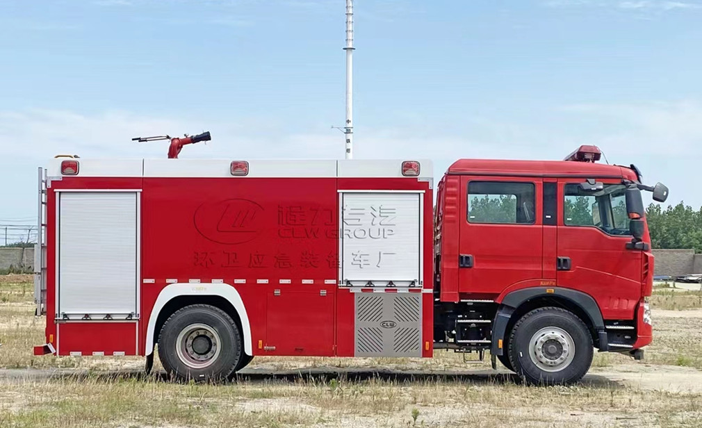 重汽8吨水罐/泡沫消防车