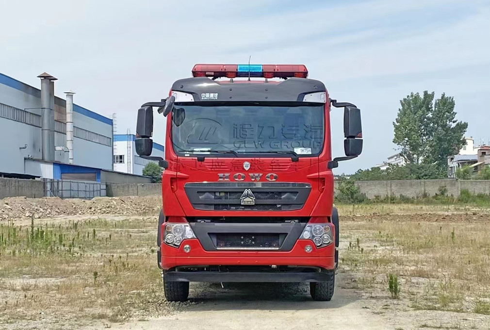 重汽8吨水罐/泡沫消防车