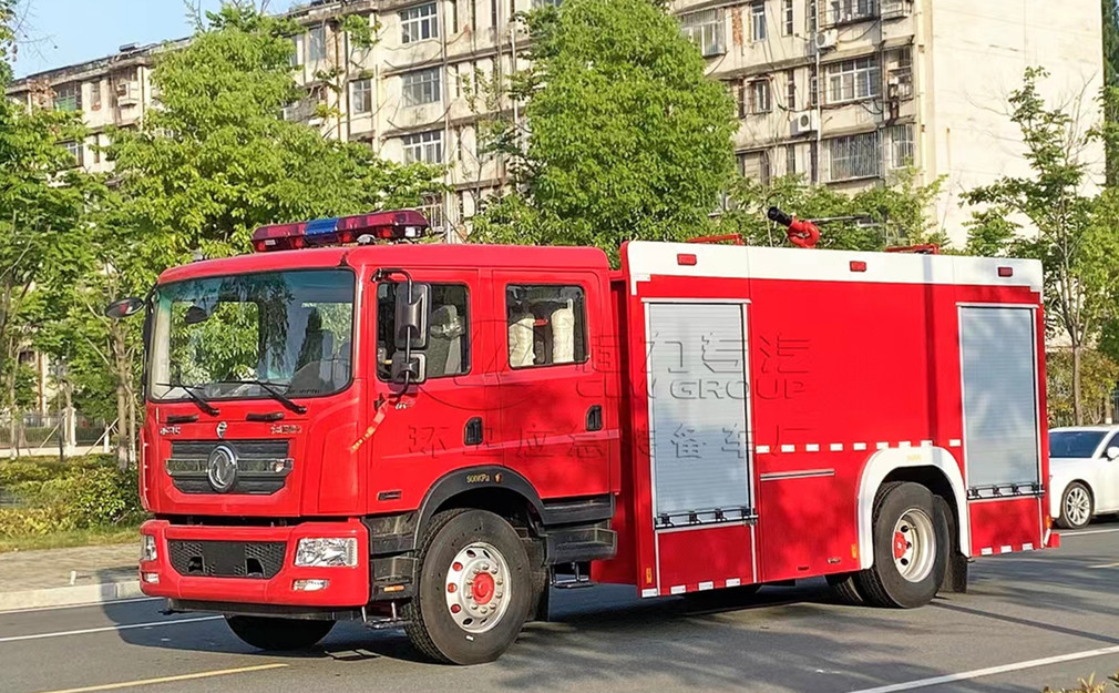 东风6吨水罐/泡沫消防车