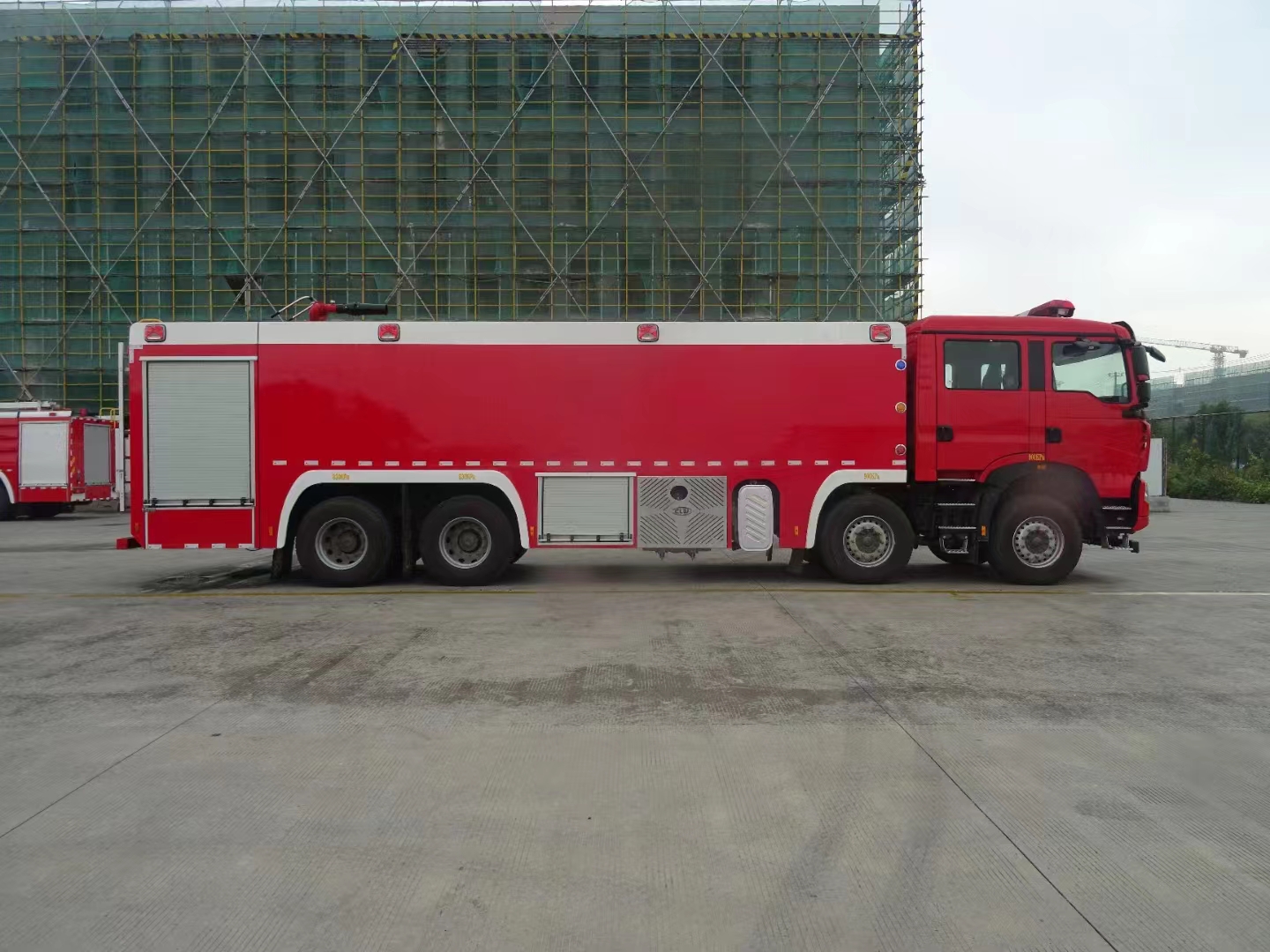 重汽25吨水罐/泡沫消防车