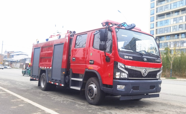 东风福瑞卡5吨水罐/泡沫消防车