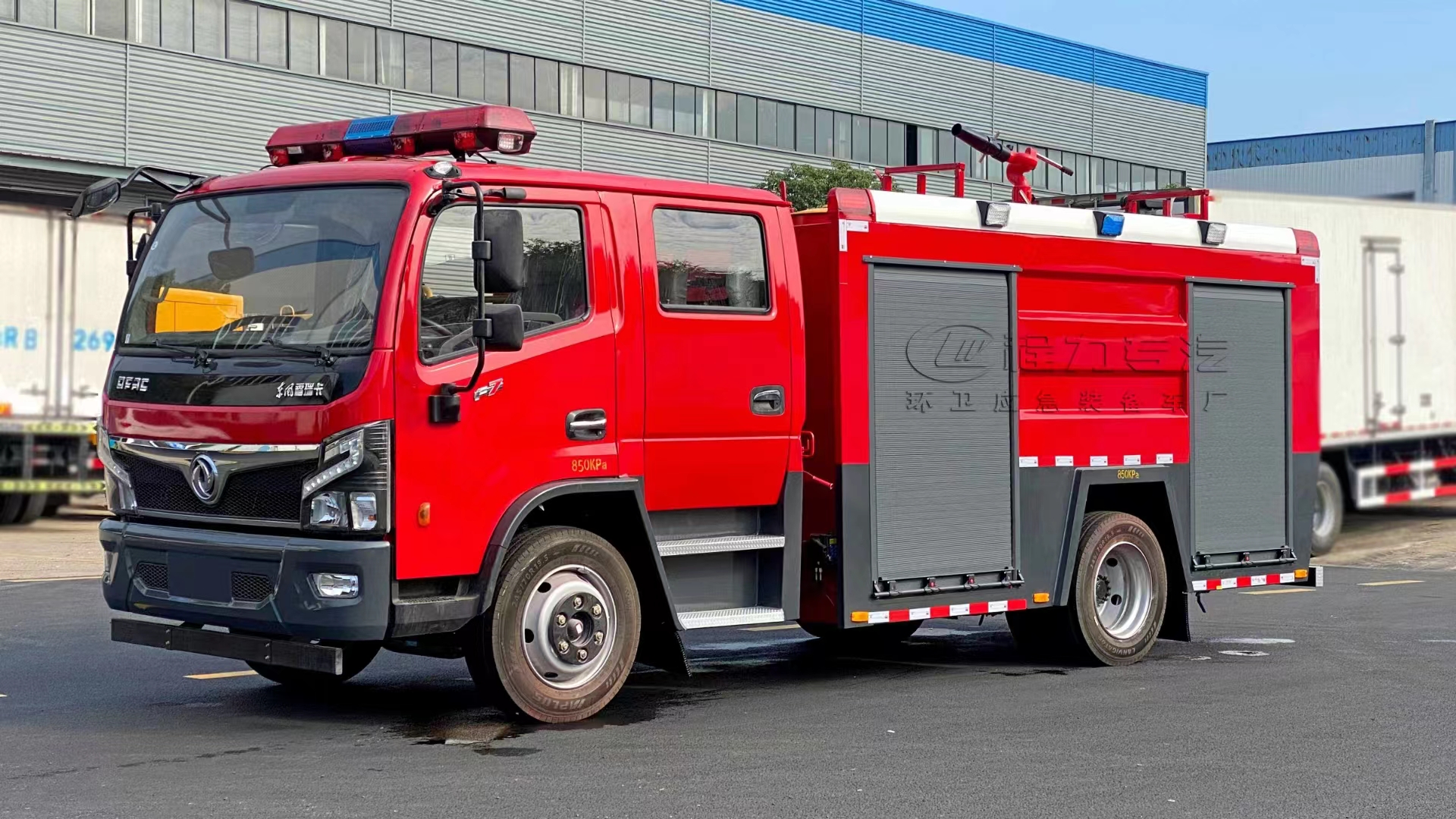 东风福瑞卡5吨水罐/泡沫消防车