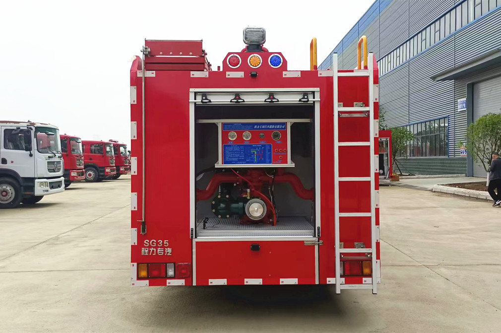 五十铃3.5吨水罐/泡沫消防车
