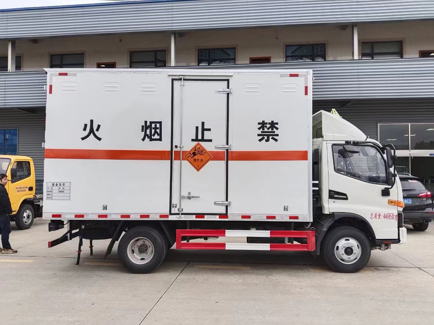 江淮骏铃蓝牌爆破器材运输车