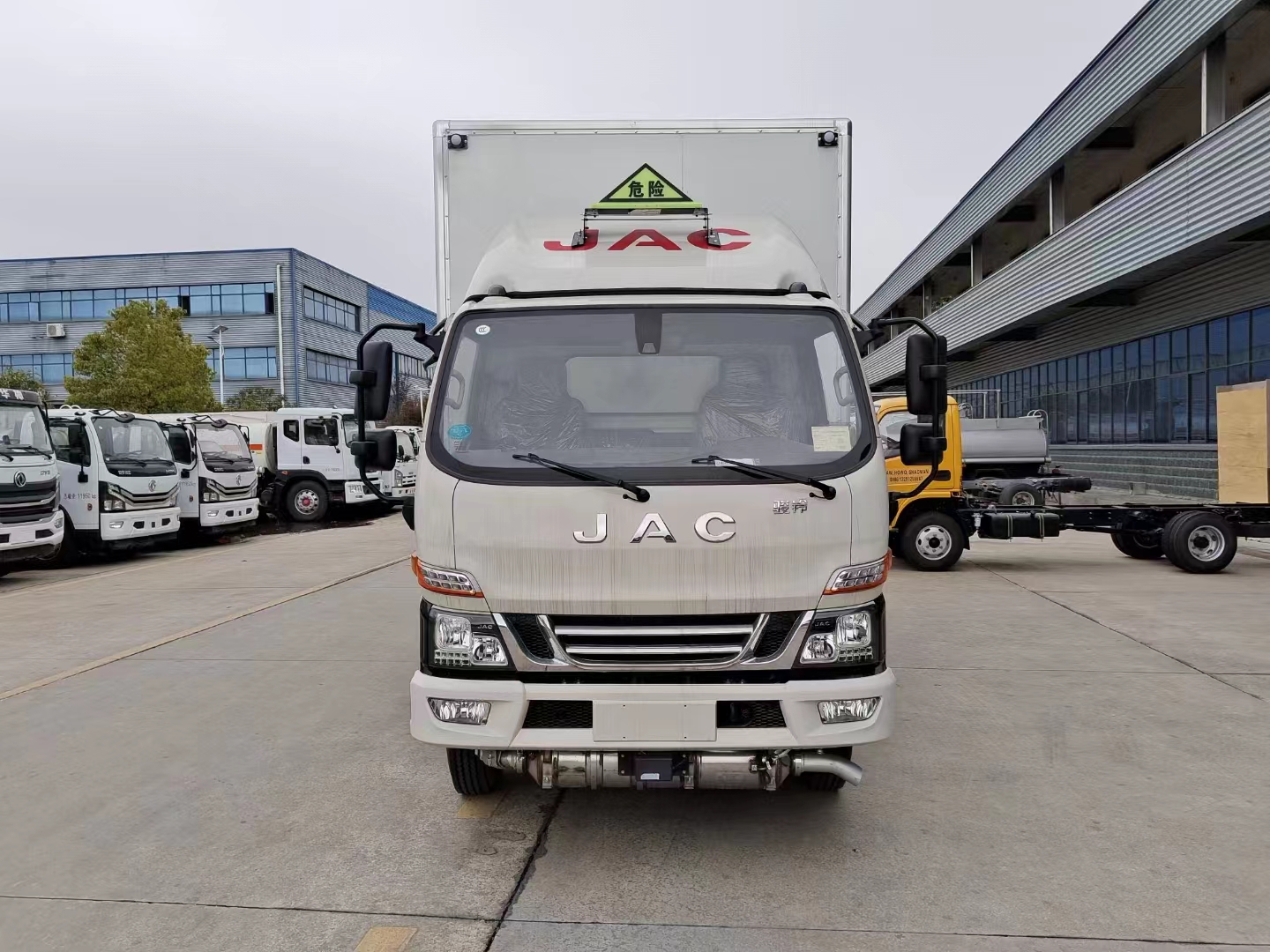 江淮骏铃蓝牌爆破器材运输车