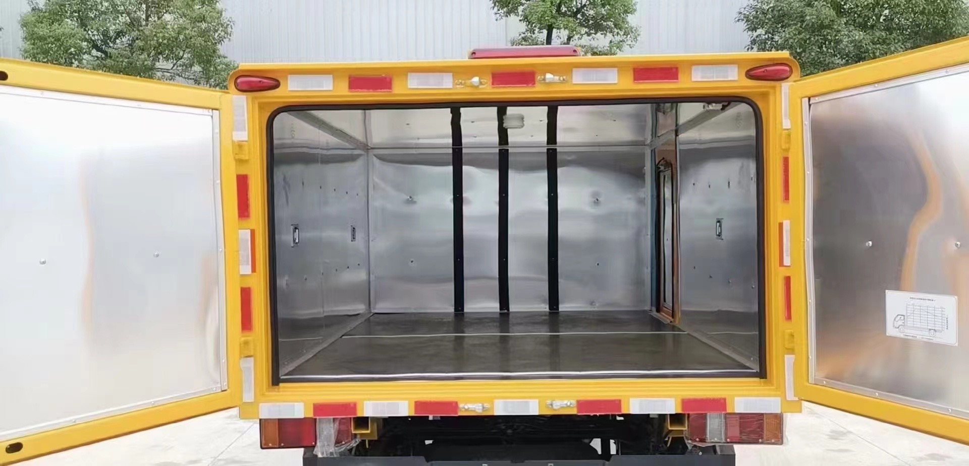 江铃皮卡四驱小型炸药雷管车