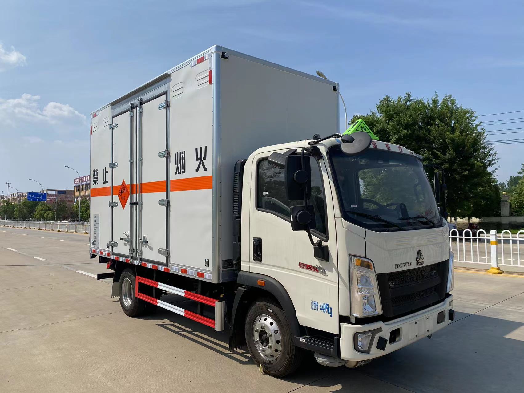 重汽豪沃蓝牌21方烟花爆竹运输