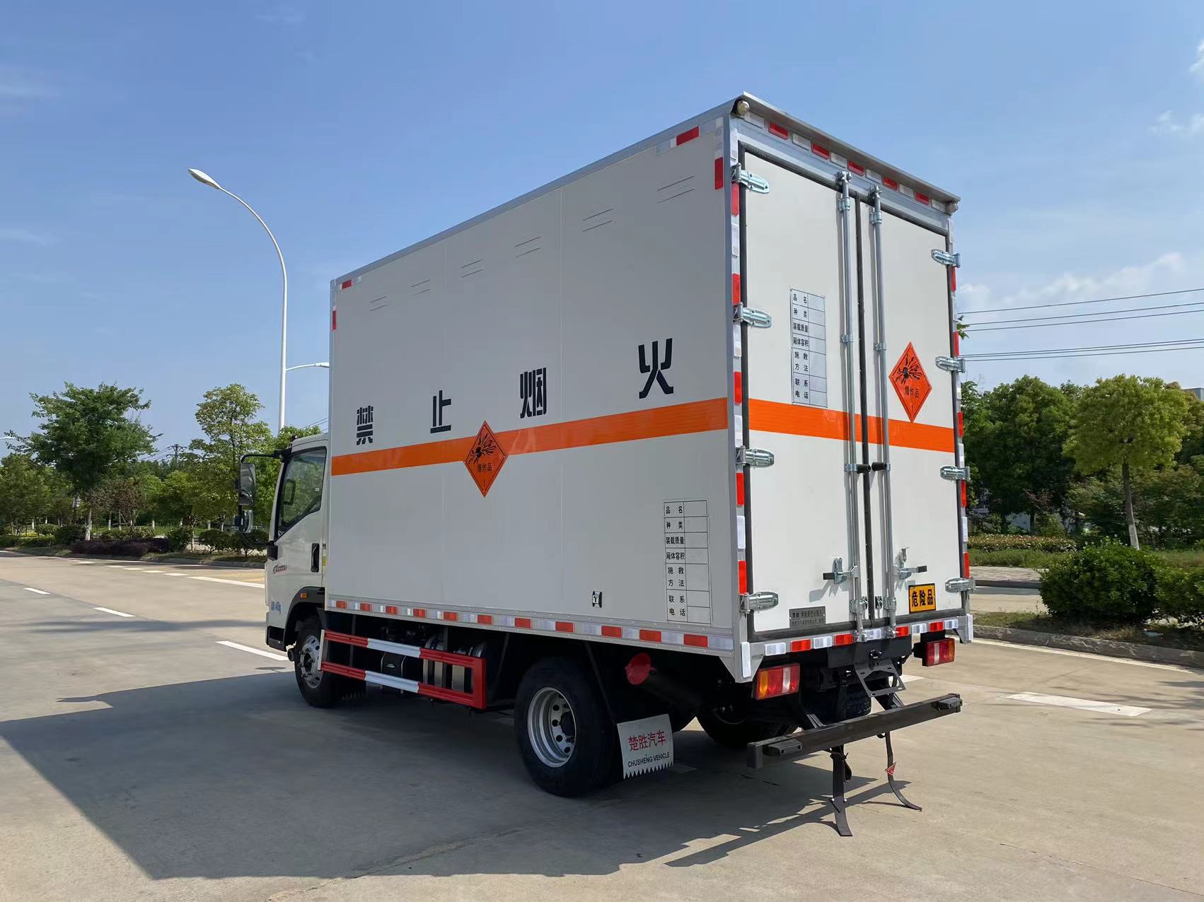 重汽豪沃蓝牌21方烟花爆竹运输