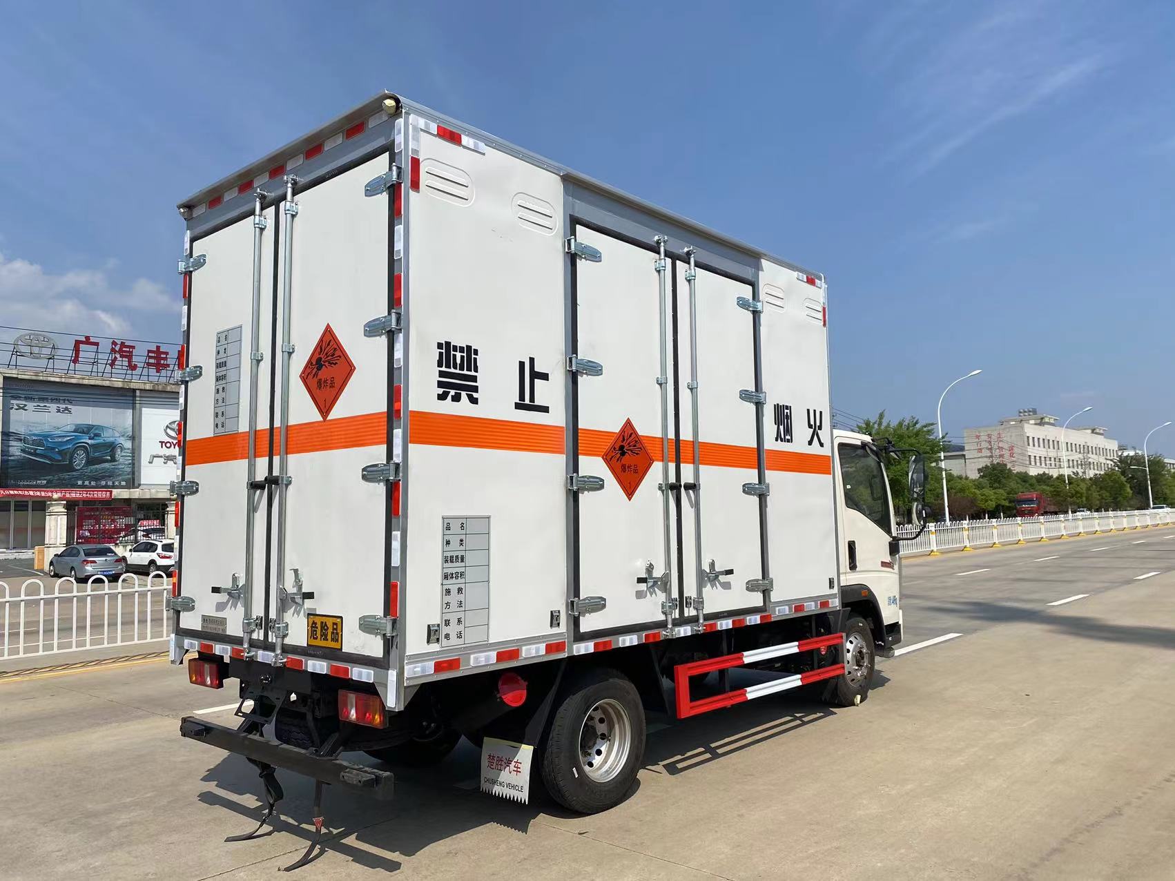 重汽豪沃蓝牌21方烟花爆竹运输