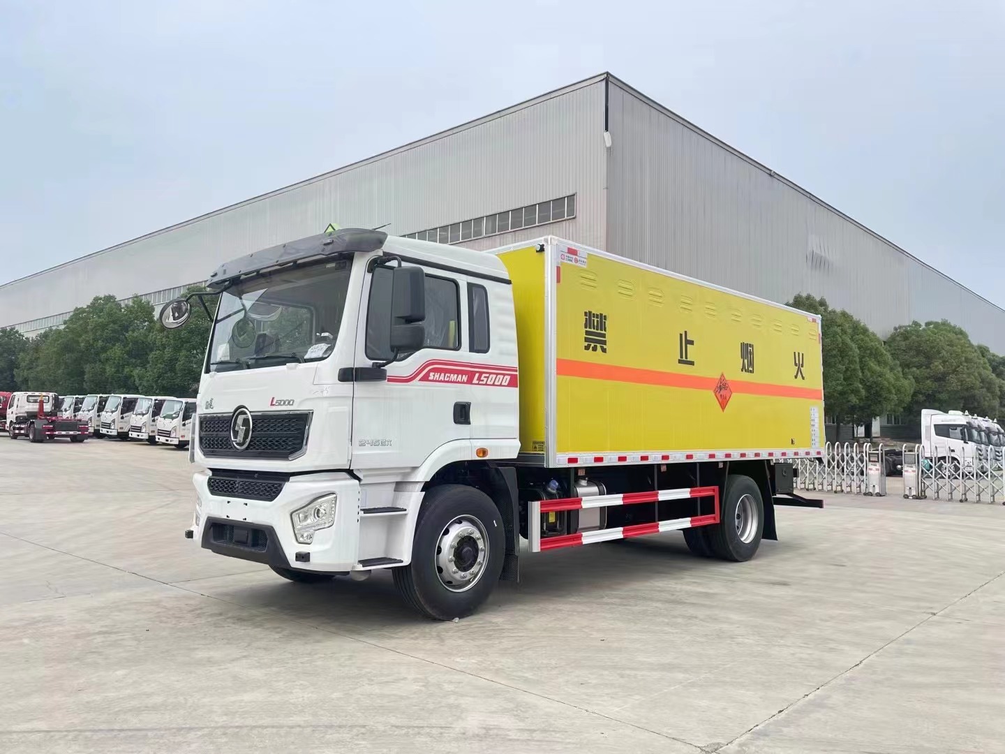 陕汽德龙6.8米烟花炮竹运输车