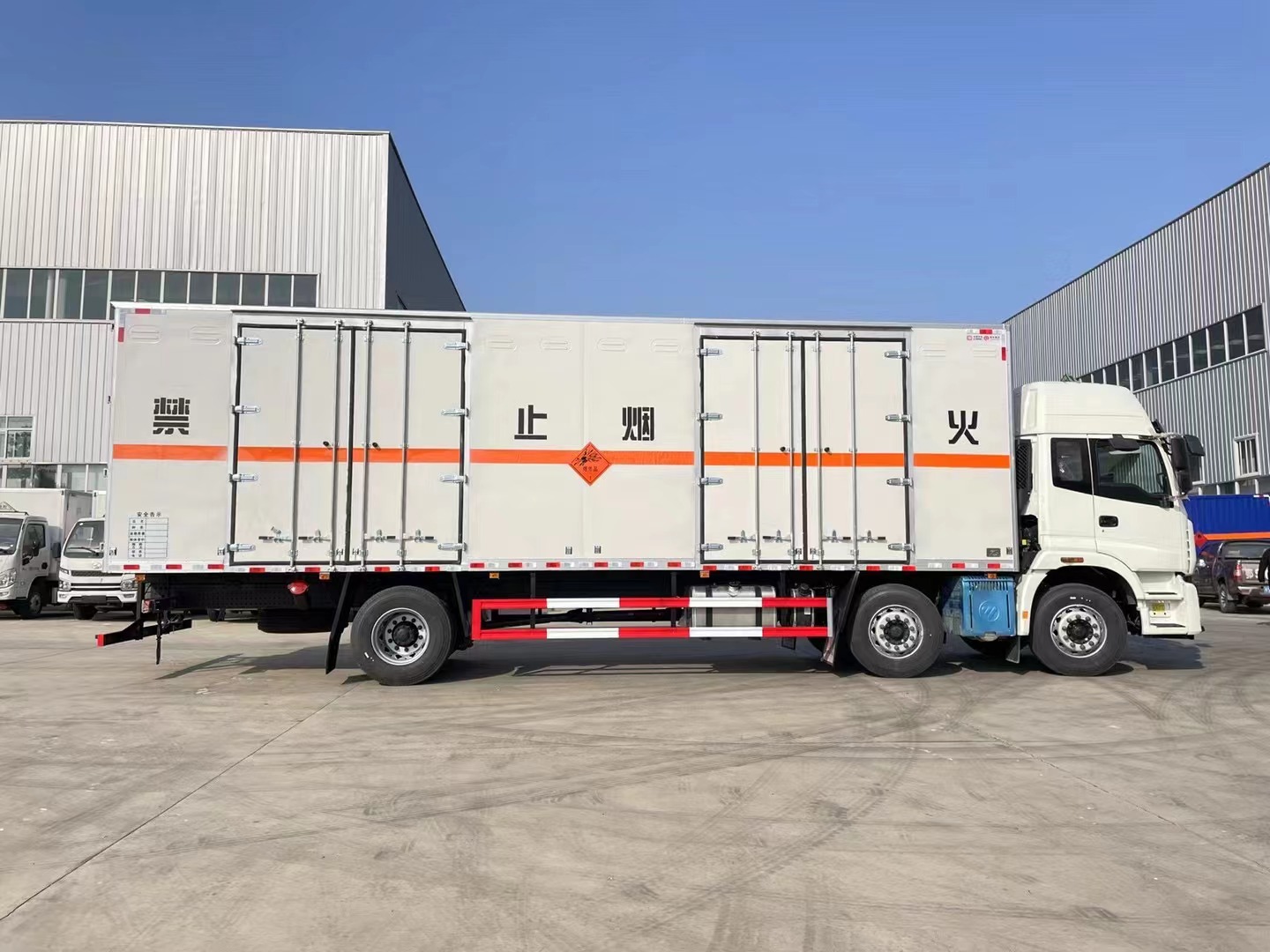 福田欧曼9.6米烟花爆竹运输车