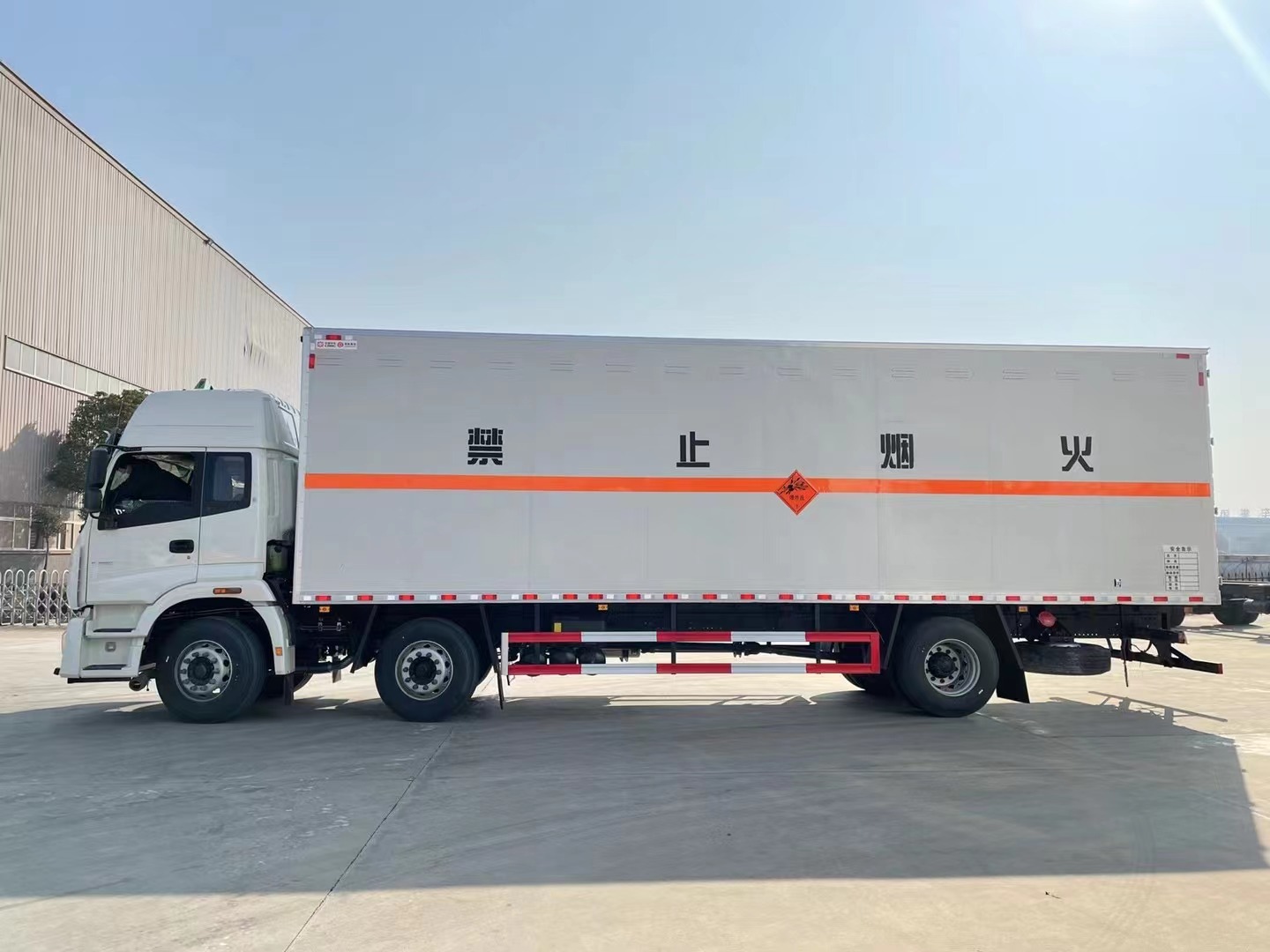 福田欧曼9.6米烟花爆竹运输车