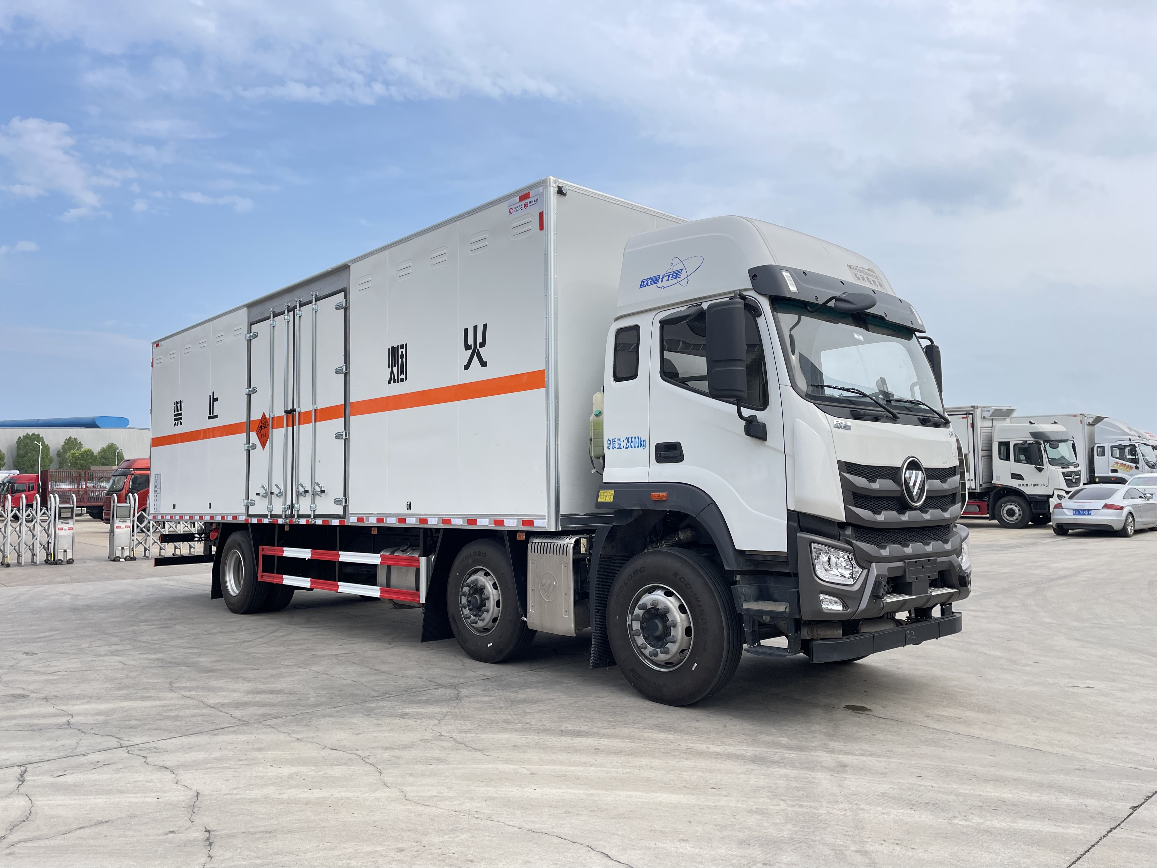 欧曼行星9.6米烟花爆竹运输车