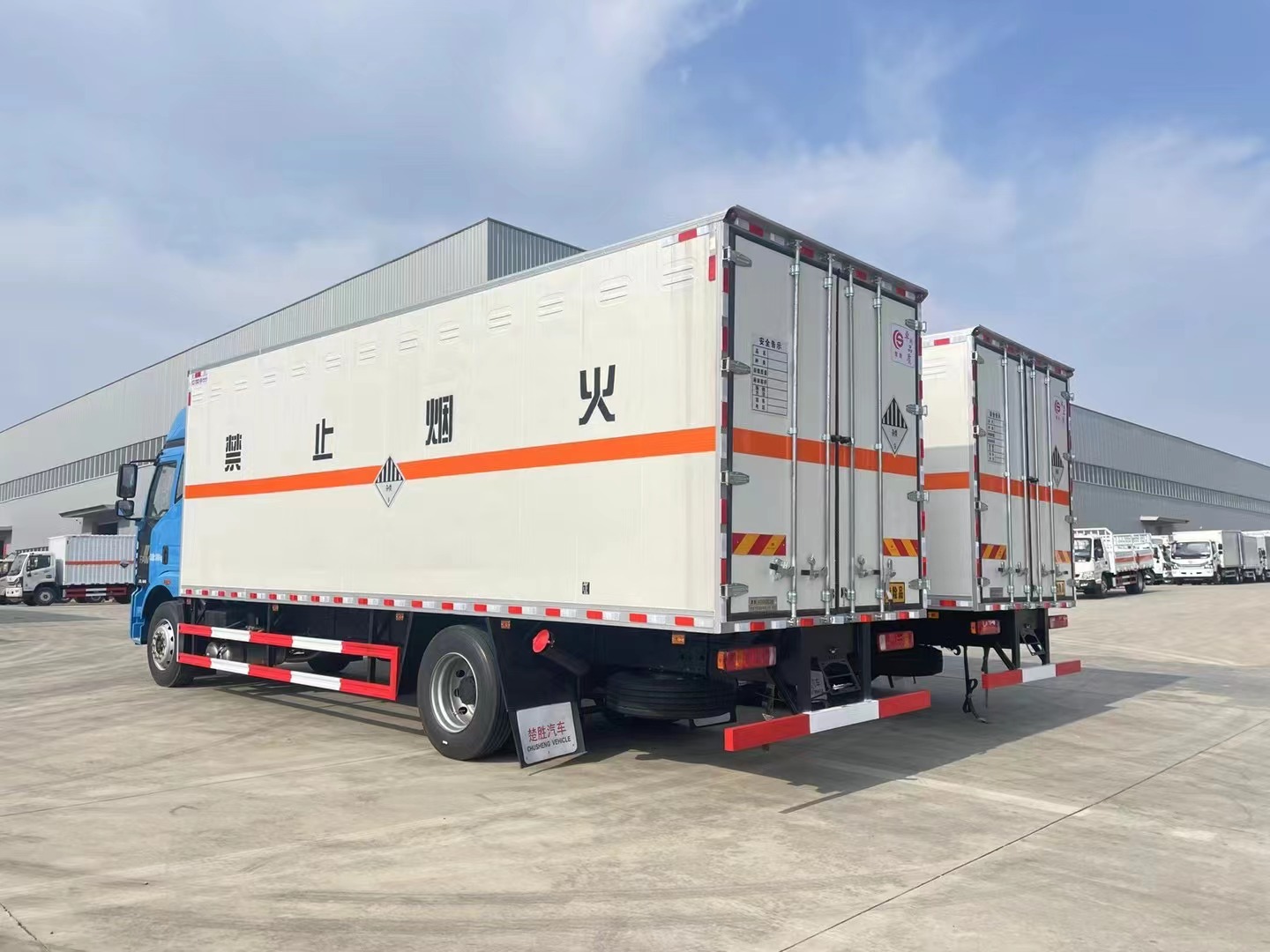 解放精致版6.8米杂项厢式车