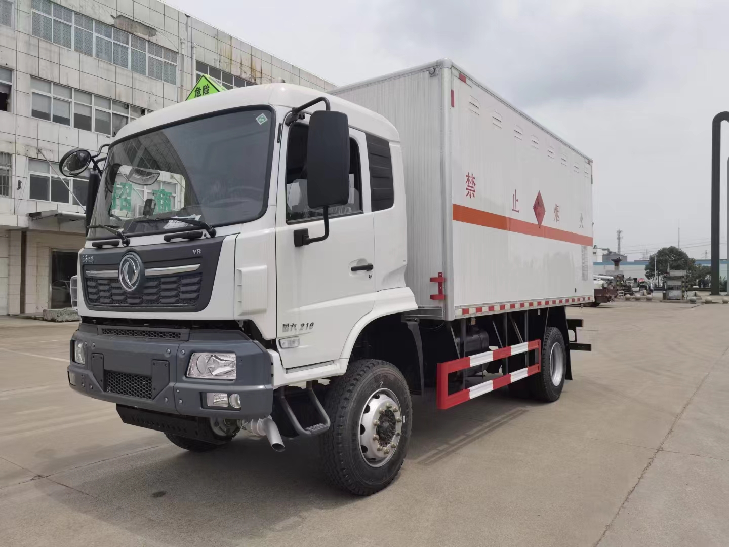 东风天锦四驱10吨爆破器材运输车