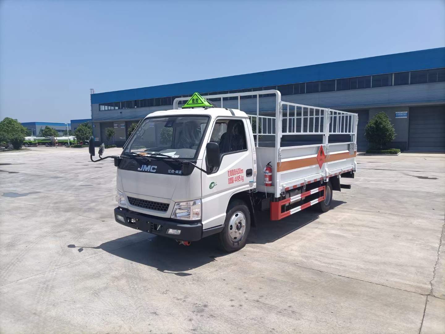 江铃4米2国六蓝牌1.8吨气瓶车