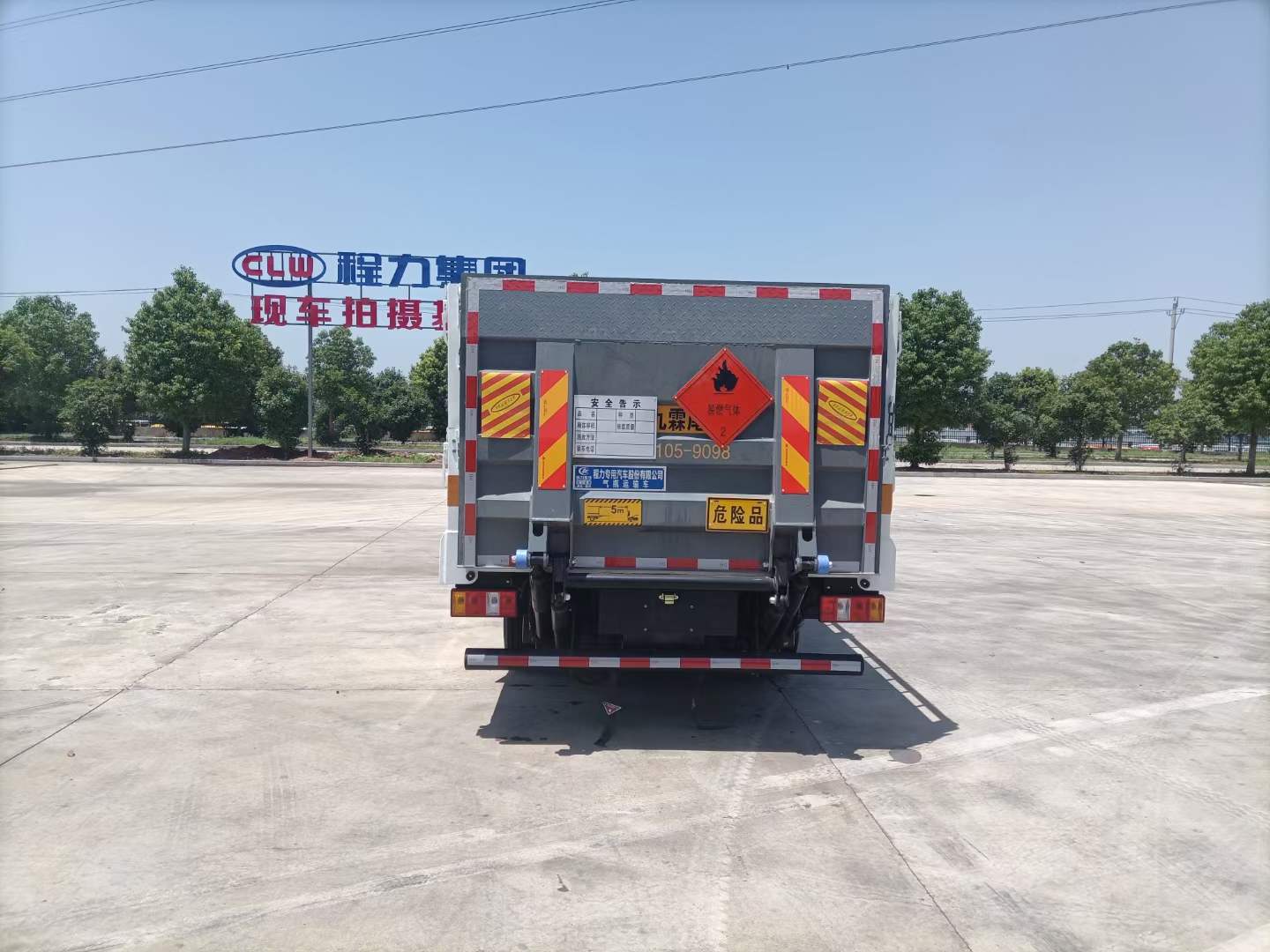 江铃4米2国六蓝牌1.8吨气瓶车