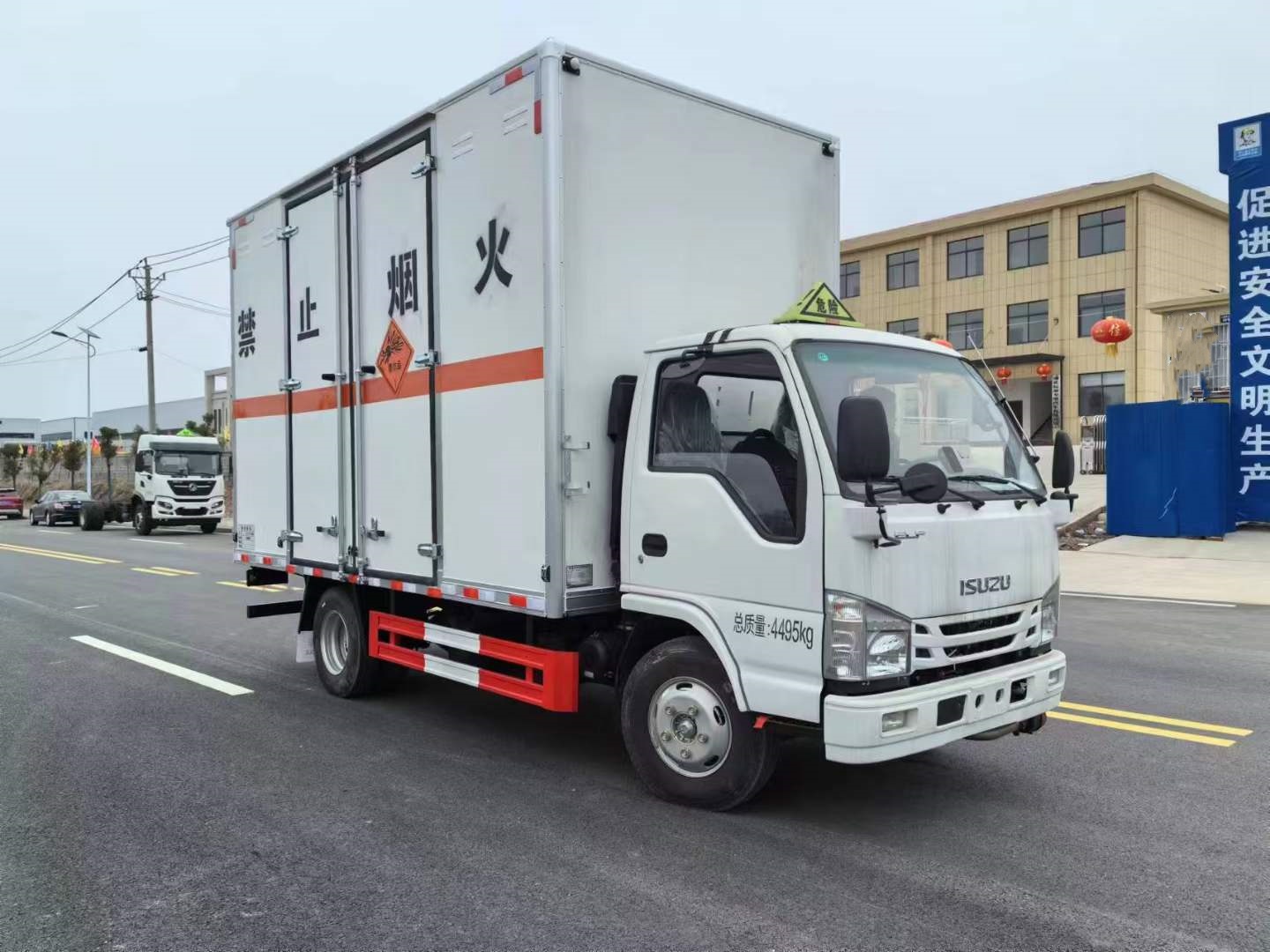 五十铃4.25米国六蓝牌爆破器材运输车