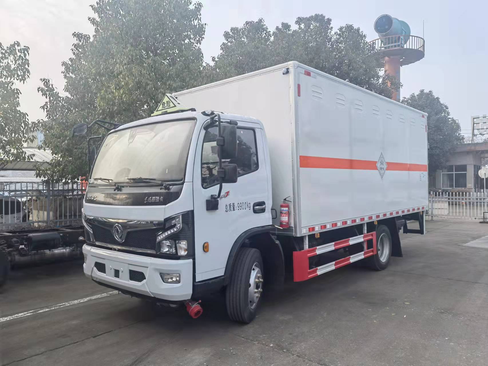 东风5吨5米国六毒性气体厢式运输车