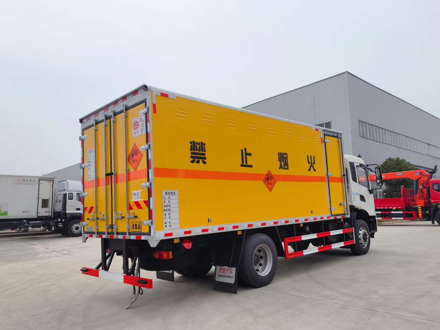 东风天锦10吨毒性气体厢式运输车